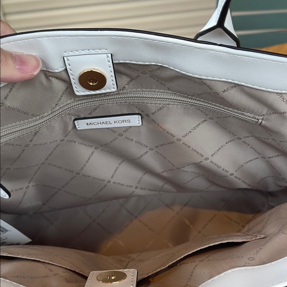 Michael Kors Sienna White Woven Large Tote - Picture 11 of 11